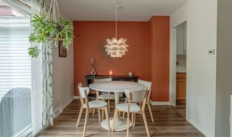 32 Whitcomb Cir, Madison, WI 53711