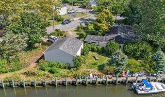 7 Swartout Pl, Amityville, NY 11701