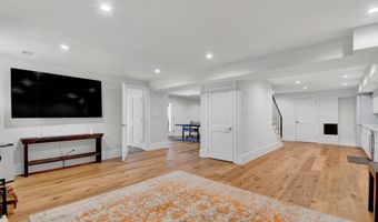 7601 PERSIMMON TREE Ln, Bethesda, MD 20817