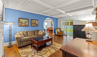 42 Robbins Ave, Amityville, NY 11701