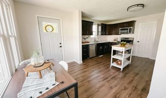 206 8th St, Alton, IA 51003