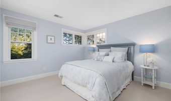 129 RUGGLES Ave, Newport, RI 02840
