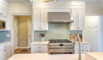 49 Walley St, Bristol, RI 02809