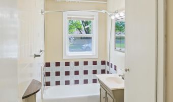 921 NE 9th Ave, Aberdeen, SD 57401