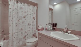12 Boulevard Dr 24-145, Danbury, CT 06810