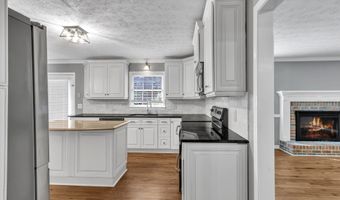 125 Lake Picketts Dr, Acworth, GA 30101
