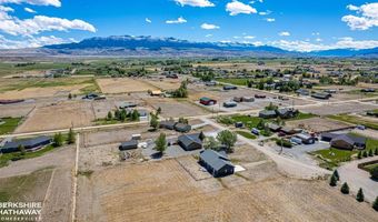 8 Lakota Ct, Cody, WY 82414