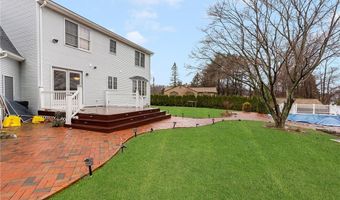 6 Lake Dr, North Providence, RI 02904