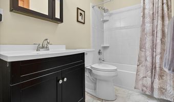 284 Shore Dr, Branford, CT 06405