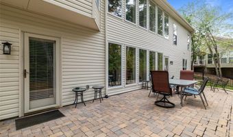 915 Timber Glen Ln, Ballwin, MO 63021