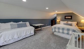104 Champagne Cir, Campton, NH 03223