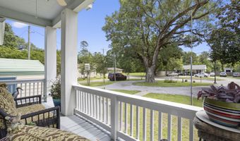 866 Washington St, Bay St. Louis, MS 39520