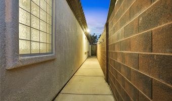 10820 Woodstream Ct, Las Vegas, NV 89135