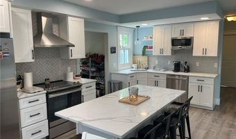 35 Elm St B, Newport, RI 02840