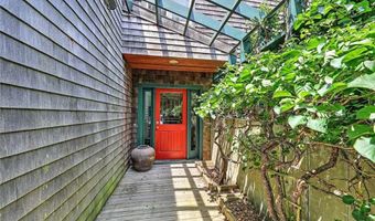25 Fort Hill Rd, Bristol, RI 02809