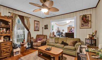 118 7th St, Baldwin City, KS 66006