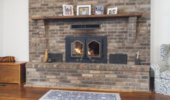 400 E Walker St, Ash Grove, MO 65604