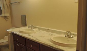 2098 Yorktown Dr, Ann Arbor, MI 48105