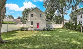 15 Wollaston St, Cranston, RI 02910