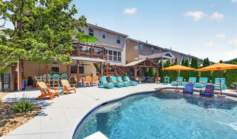 1388 Red Oak Plantation Dr, Ballwin, MO 63021