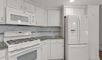 65 Hawthorne Dr 106, Bedford, NH 03110