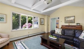 39 Highland Ave, Narragansett, RI 02882