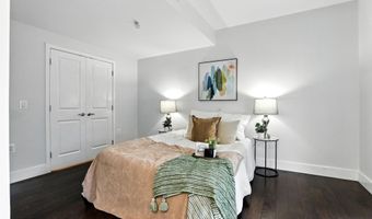 2001 15TH St N 111, Arlington, VA 22201