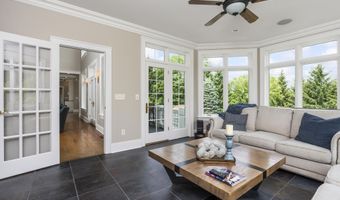 1 Stoneridge Dr, Albany, NY 12211