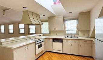 18 Barney St Barney Ct, Newport, RI 02840