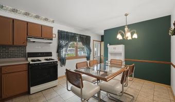 730 W Beach Dr, Addison, IL 60101