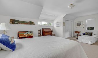 2 Sunnyfield Ln, Falmouth, ME 04105