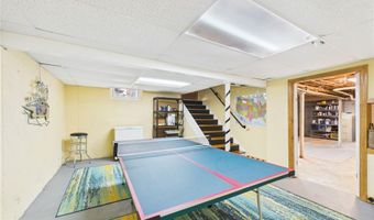 24 E Shore Rd, Narragansett, RI 02882