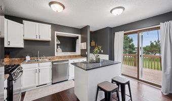 420 Pleasant Crest Cir, Annandale, MN 55302