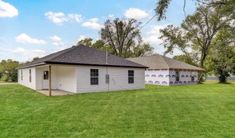 21 E Cofield St, Aurora, MO 65605