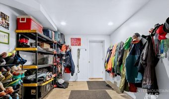 2921 N Arran Ct, Boise, ID 83702