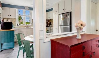 25 Renfrew Ave, Middletown, RI 02842