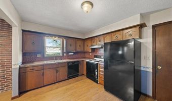 107 Circle Dr, Archie, MO 64725