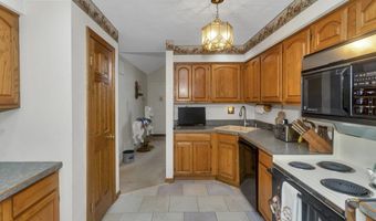111 Cottonwood Ln, Agawam, MA 01001