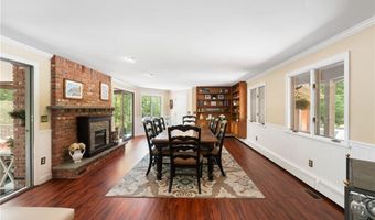 2 Spinney Ln, North Kingstown, RI 02852