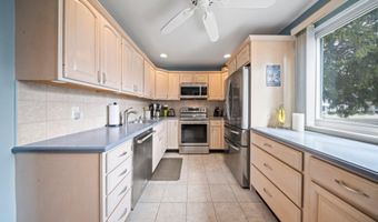 2 Lee Ave, Albertson, NY 11507