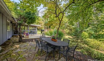 5 Hillcrest Rd E, Asheville, NC 28804