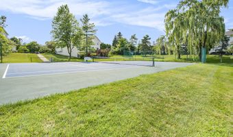 4871 S Ridgeside Cir, Ann Arbor, MI 48105