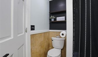 1115 7th St, Baldwin City, KS 66006