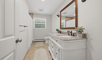 3 Birchcrest Dr, Danbury, CT 06811