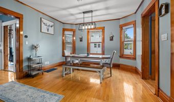 27 Center St, Algonquin, IL 60102