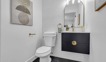 8 Mizzen Dr, Barnegat, NJ 08005