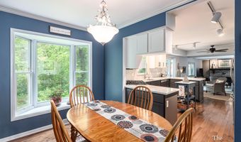 493 Edgeworthe Dr SE, Ada, MI 49301