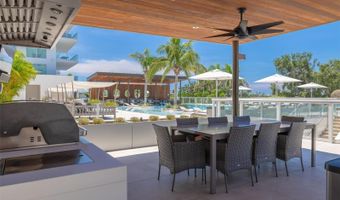 1020 SUNSET POINT Rd 213, Clearwater, FL 33755