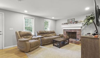 4 Thom Ave, Bourne, MA 02532