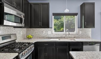 567 Brook Meadow Dr, Ballwin, MO 63021